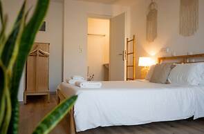 Adonis Hotel & Apartments