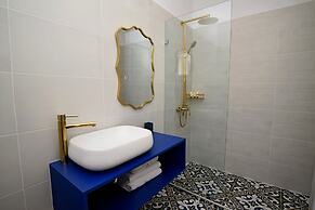 Adonis Hotel & Apartments