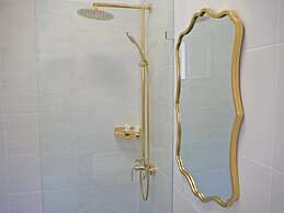 Adonis Hotel & Apartments