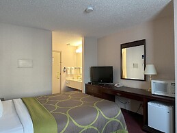 Super 8 by Wyndham Lethbridge