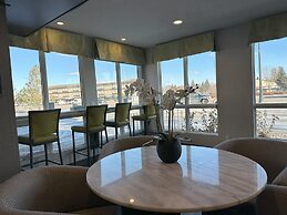 Super 8 by Wyndham Lethbridge