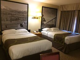 Super 8 by Wyndham Lethbridge