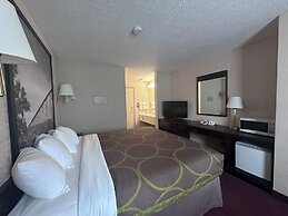 Super 8 by Wyndham Lethbridge