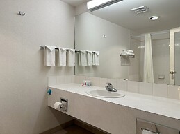 Super 8 by Wyndham Lethbridge