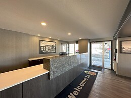 Super 8 by Wyndham Lethbridge