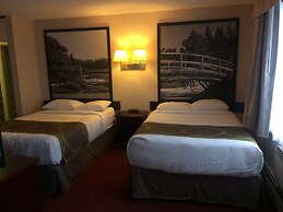 Super 8 by Wyndham Lethbridge