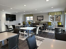 Super 8 by Wyndham Lethbridge