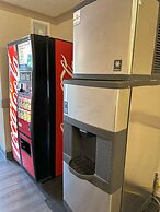 Super 8 by Wyndham Lethbridge