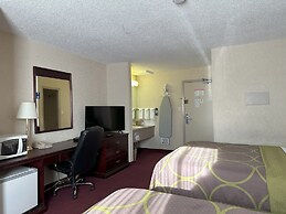 Super 8 by Wyndham Lethbridge