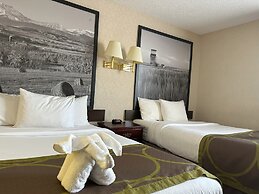 Super 8 by Wyndham Lethbridge