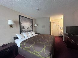 Super 8 by Wyndham Lethbridge