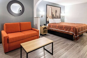 Super 8 by Wyndham Grand Prairie Southwest