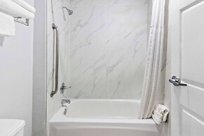 Super 8 by Wyndham Grand Prairie Southwest