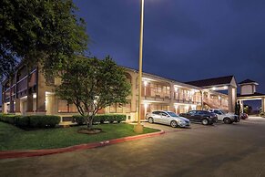 Super 8 by Wyndham Grand Prairie Southwest