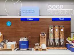 Holiday Inn Express Hotel & Suites St. Paul-Woodbury by IHG