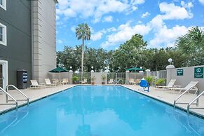 La Quinta Inn & Suites by Wyndham Naples East (I-75)