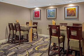 La Quinta Inn & Suites by Wyndham Naples East (I-75)