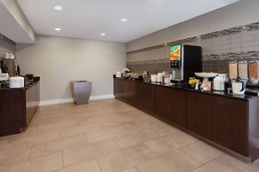 La Quinta Inn & Suites by Wyndham Detroit Utica