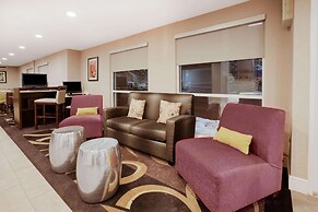 La Quinta Inn & Suites by Wyndham Detroit Utica