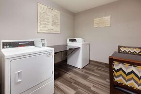 La Quinta Inn & Suites by Wyndham Detroit Utica
