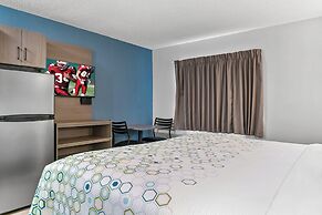 HomeTowne Studios by Red Roof Flint