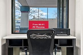 HomeTowne Studios by Red Roof Flint