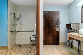HomeTowne Studios by Red Roof Flint