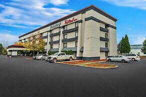 HomeTowne Studios by Red Roof Flint