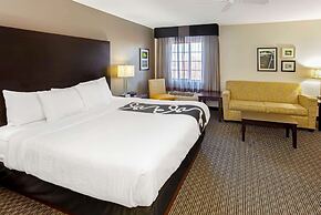 La Quinta Inn & Suites by Wyndham Milwaukee Delafield