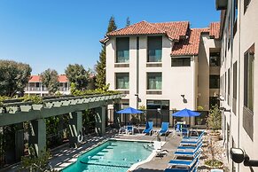 Holiday Inn Express & Suites Santa Clara-Silicon Valley by IHG