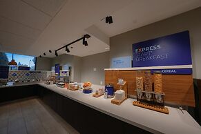 Holiday Inn Express & Suites Santa Clara-Silicon Valley by IHG