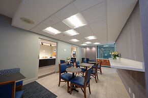 Holiday Inn Express & Suites Santa Clara-Silicon Valley by IHG