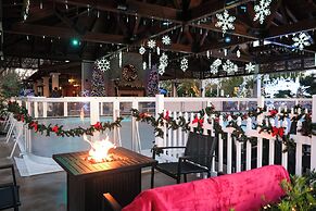 Harborside at Charleston Harbor Resort and Marina