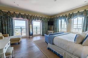 Harborside at Charleston Harbor Resort and Marina