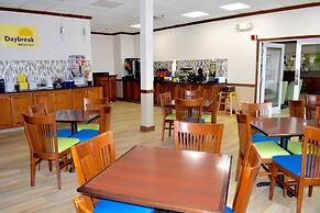 Days Inn & Suites by Wyndham Tucker/Northlake