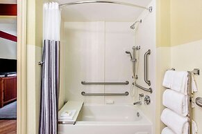 La Quinta Inn & Suites by Wyndham Raleigh Crabtree