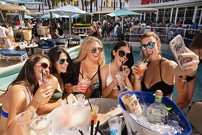 Clevelander Hotel – Adults Only