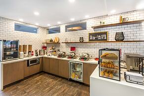 Best Western Plus CottonTree Inn