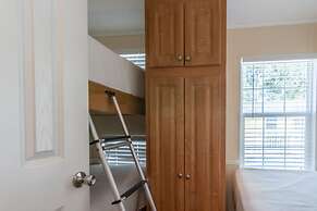 Tropical Palms Resort