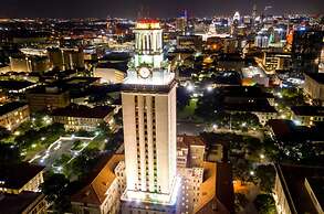 DoubleTree by Hilton Austin - University Area