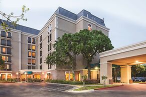 DoubleTree by Hilton Austin - University Area