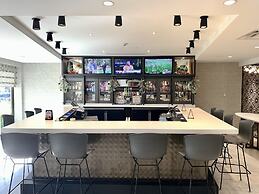 DoubleTree by Hilton Austin - University Area