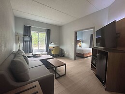La Quinta Inn & Suites by Wyndham Raleigh Cary
