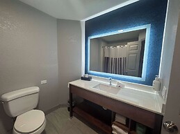 La Quinta Inn & Suites by Wyndham Raleigh Cary
