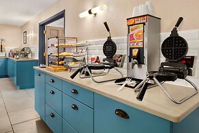 Country Inn & Suites by Radisson, Decorah, IA