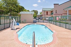 Days Inn by Wyndham Lexington
