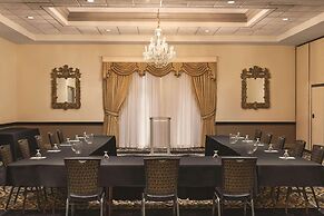 Radisson Hotel and Conference Center Rockford