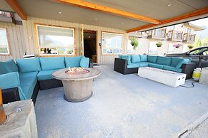 Glacier Mountain Lodge