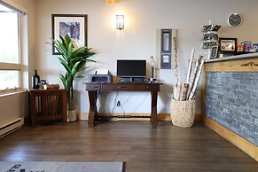 Glacier Mountain Lodge