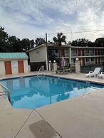 Hole Inn the Wall Hotel - Fort Walton Beach - Sunset Plaza - nearby Be